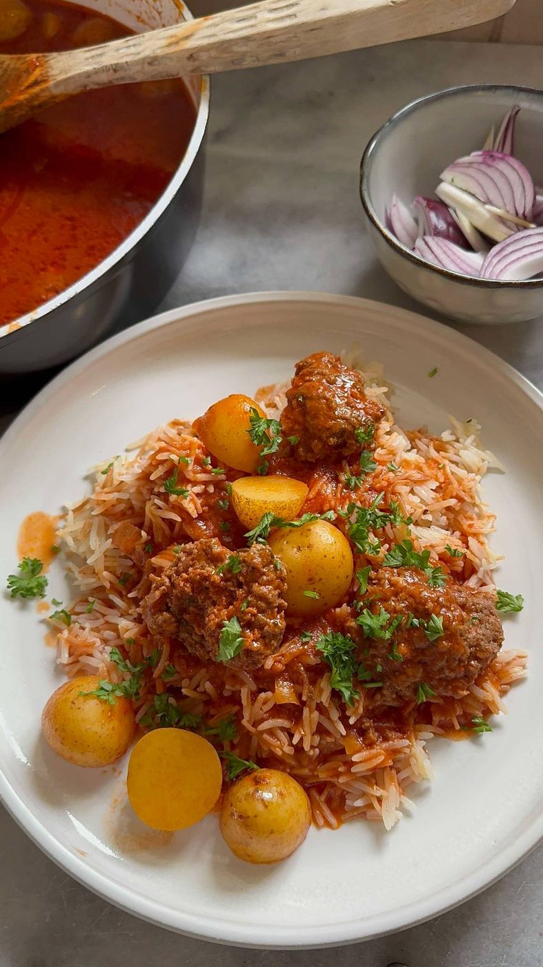 Kafta bil sejnie – Köttbullar i tomatsås